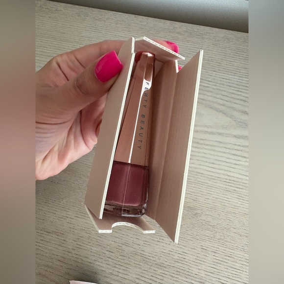 Fenty Beauty Stunna Lip Paint – Uncuffed (Rosy Mauve Nude) - Picture 7 of 11